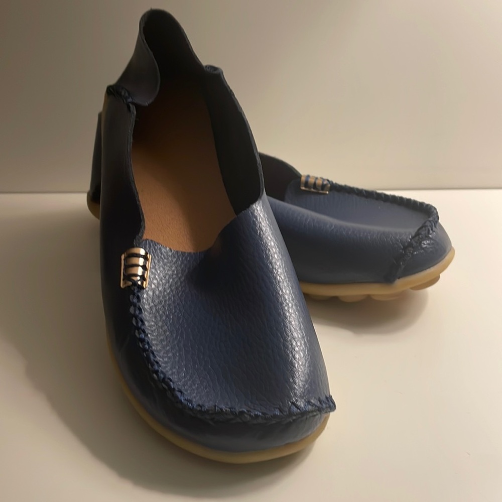 Duoyangjiasha Navy Leather Loafers Casual Shoes Women Size 38/US 7
